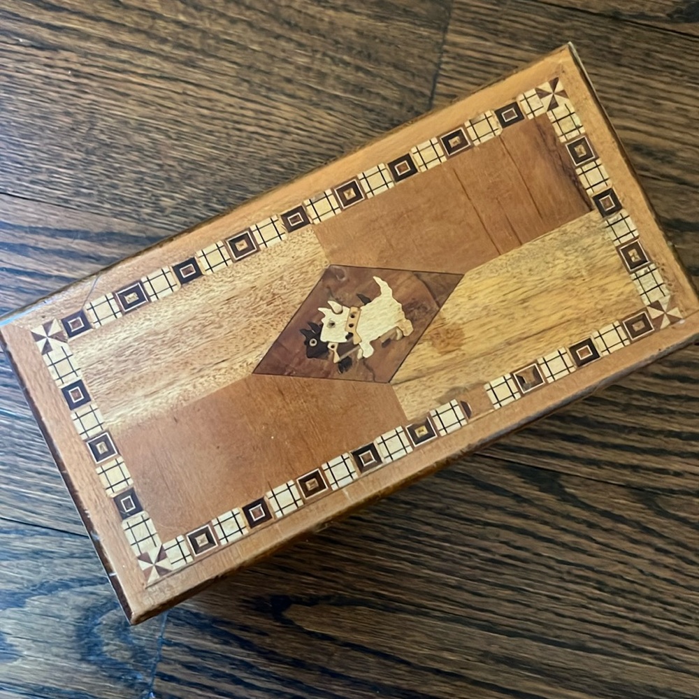 Vintage Wood Box w/ Inlay Scotty Dogs & Border